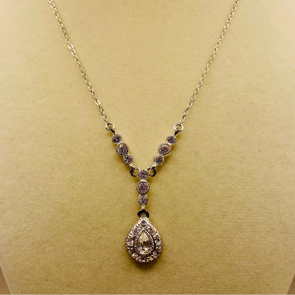 Teardrop rhinestone pendant on a silver tone chain. 16 inches long.